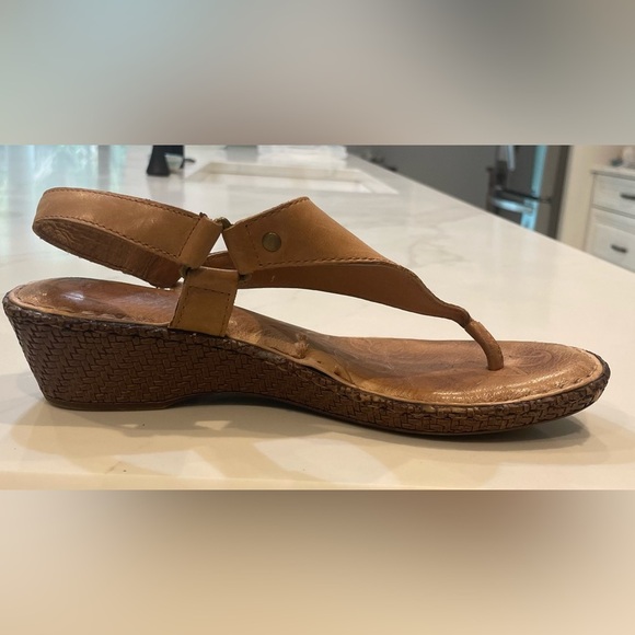 Born brand, tan/brown leather wedge sandals - Picture 3 of 3